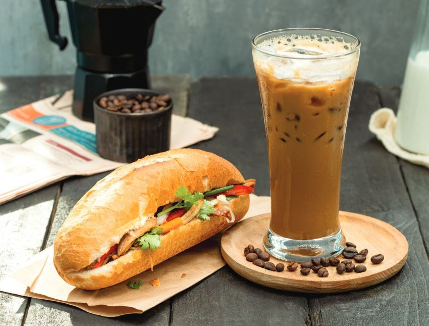 coffee trung with banh my_res